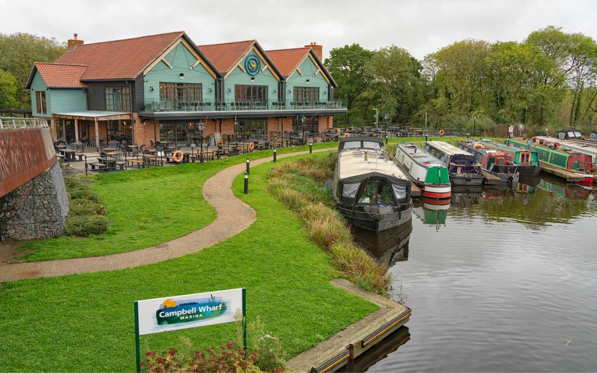 Campbell Wharf Marina With Warbler On The Wharf Pub